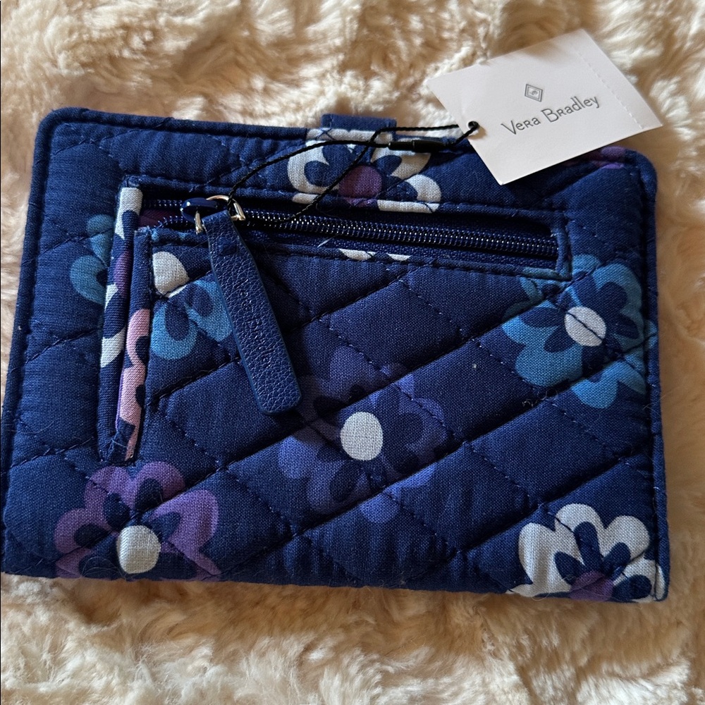 Vera Bradley new with tags Ellie Flowers travel wallet - Picture 4 of 5